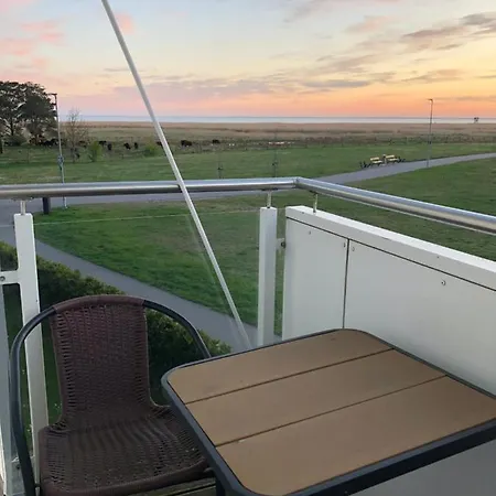 Modern One Bedroom Flat With Sunset Views, Self Check-in