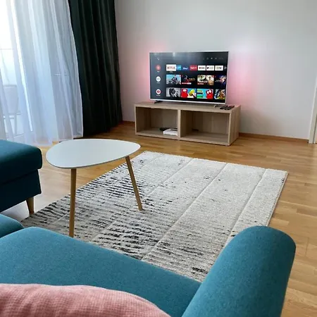 Modern One Bedroom Flat With Sunset Views, Self Check-in