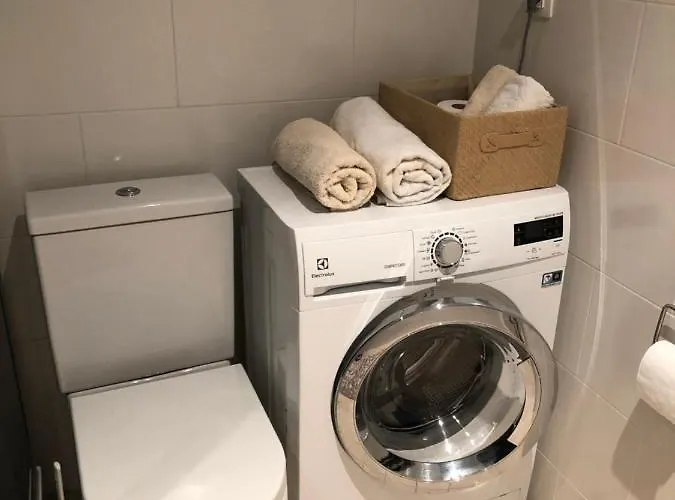 Modern One Bedroom Flat With Sunset Views, Self Check-in פארנו