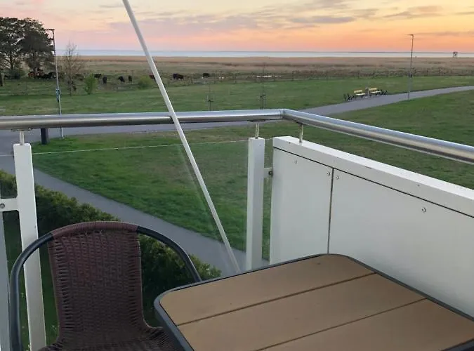 Modern One Bedroom Flat With Sunset Views, Self Check-in